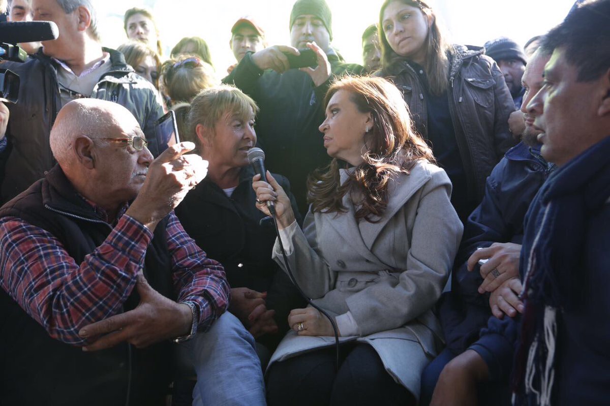 CFK visitó el acampe de los despedidos de Atucha