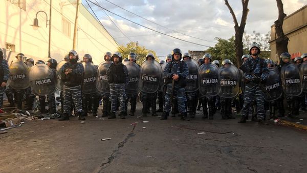 Impactante operativo represivo desaloja Pepsico