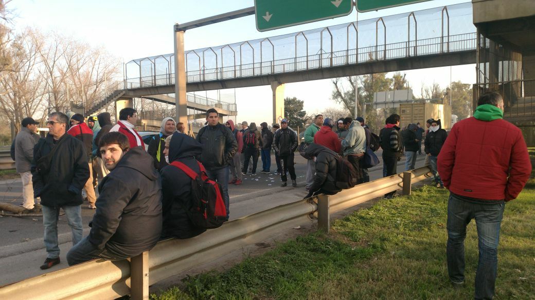 Cresta Roja despidió 50 empleados y recrudece el conflicto