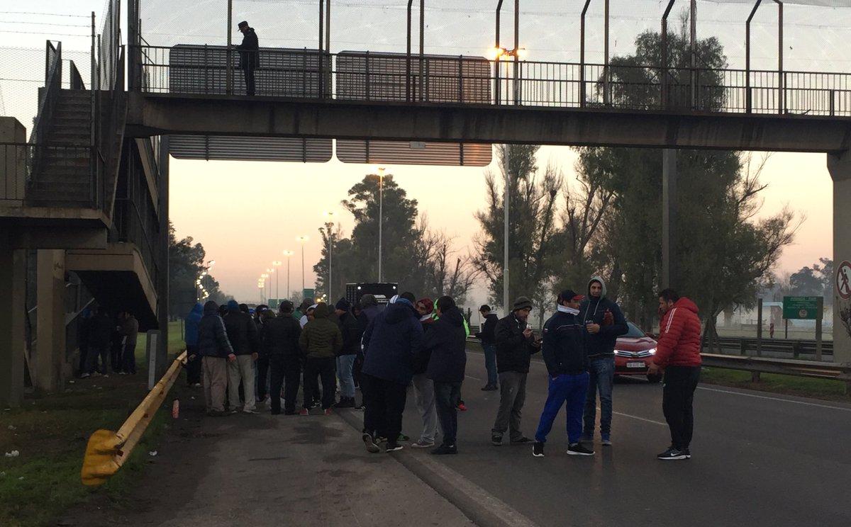 Los despedidos de Cresta Roja mantienen las protestas y el Gobierno blinda la planta