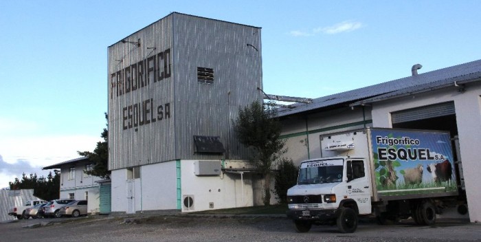 Temen nuevos despidos y el cierre del frigorífico Esquel