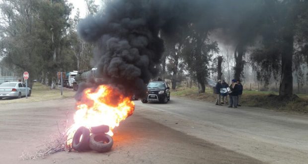 Cierra otra química y despide 20 emlpeados