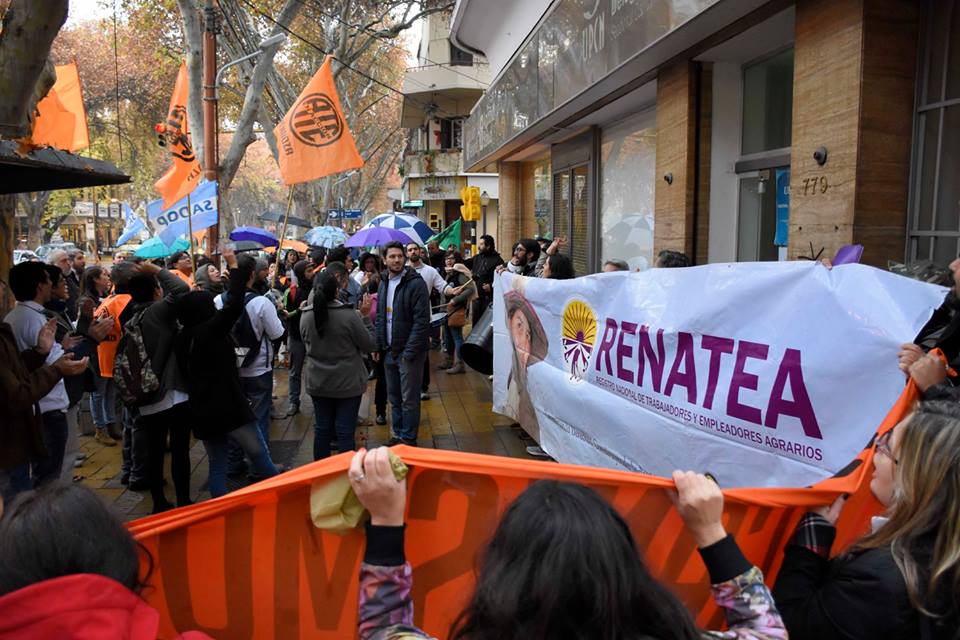 Ordenan reincorporar despedidos del ex Renatea