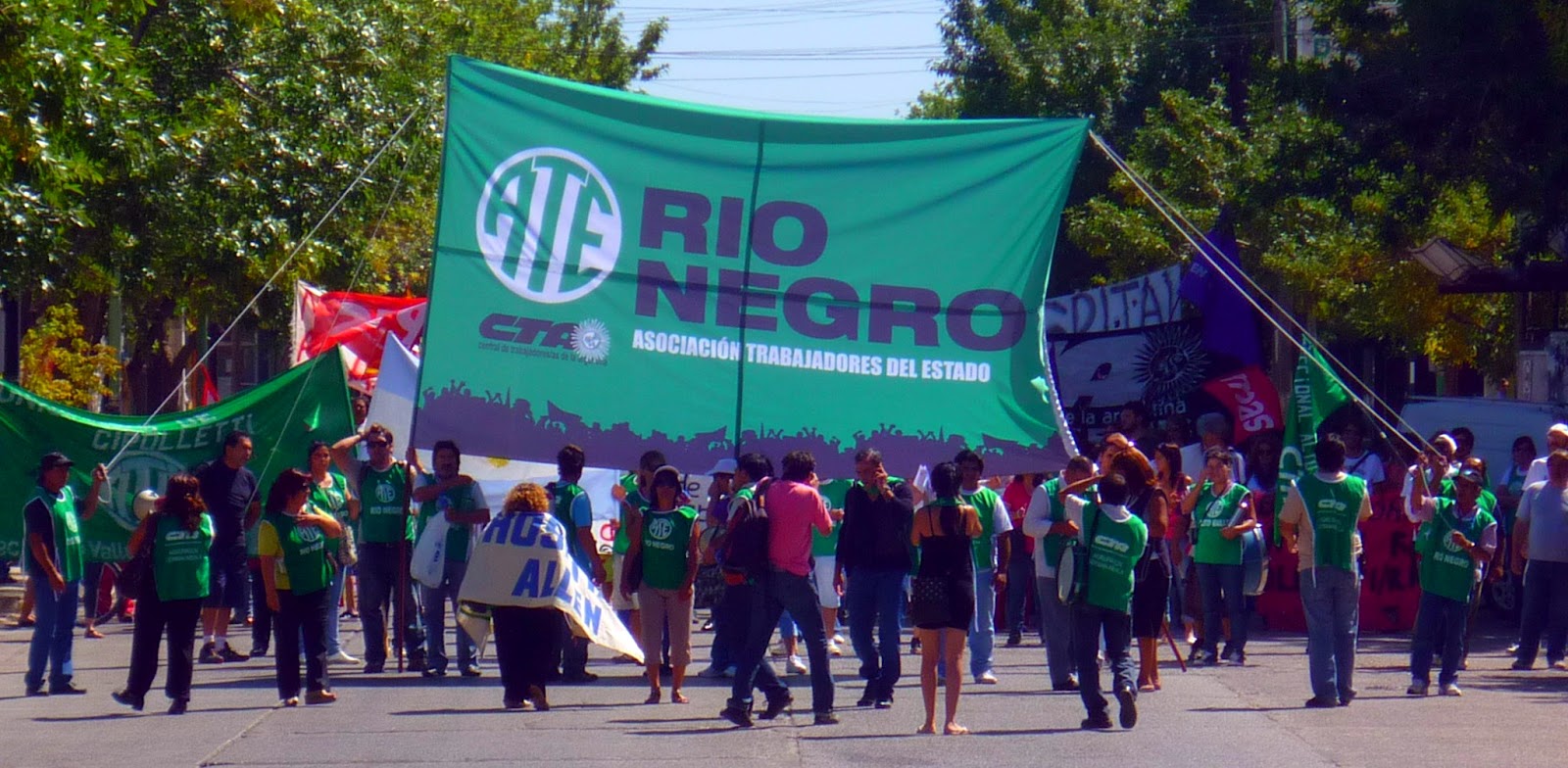 Paro y acampe de estatales rionegrinos