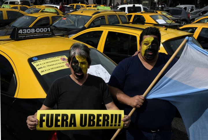 Tombolini desafía a los tacheros y quiere legalizar Uber