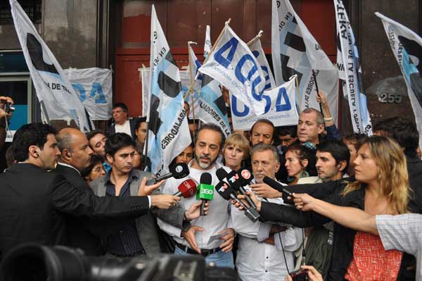 Docentes porteños paran y van a la justicia para que no les descuenten el día