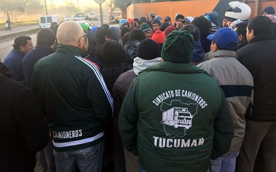 Casi cien camioneros despedidos en Transporte Gómez