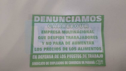 Mercantiles salieron a la calle contra los despidos de Carrefour en Paraná