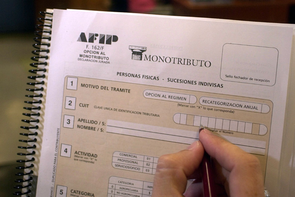 AFIP recategorizará de oficio a monotributistas