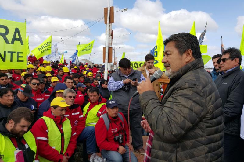 Mientras la CGT tensa la relación con el Gobierno, Gerardo Martinez lo elogia