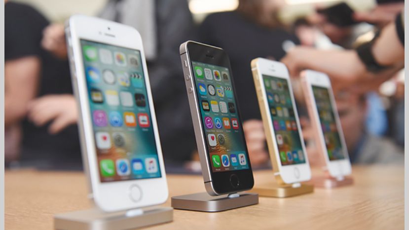 Denuncian dos mil empleos perdidos por la caída en la venta de celulares