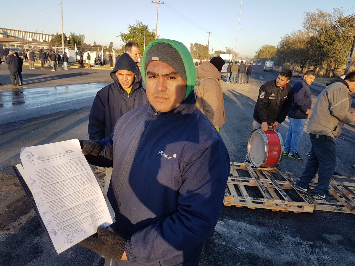 Protesta de trabajadores de Plascar por despidos masivos