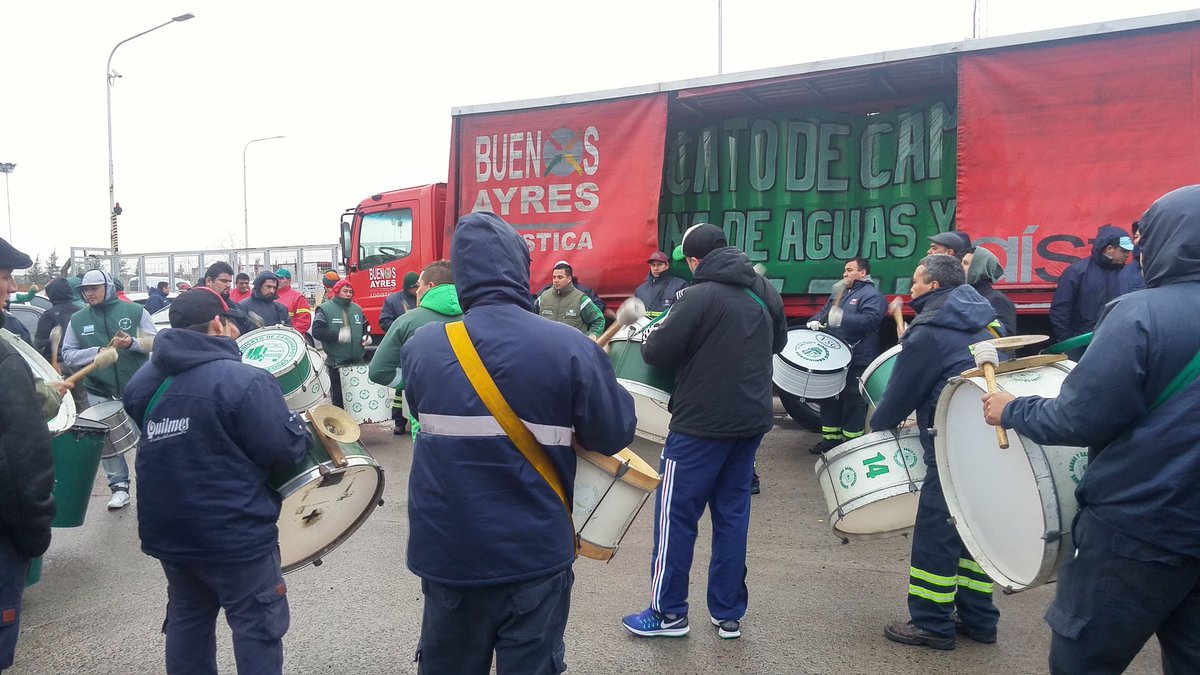 Camioneros paraliza las distribuidoras de Coca Cola por despidos