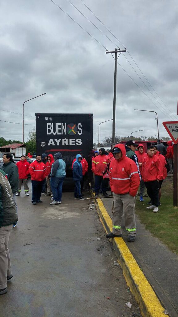 Crece el conflicto entre Camioneros y las distribuidoras de bebidas