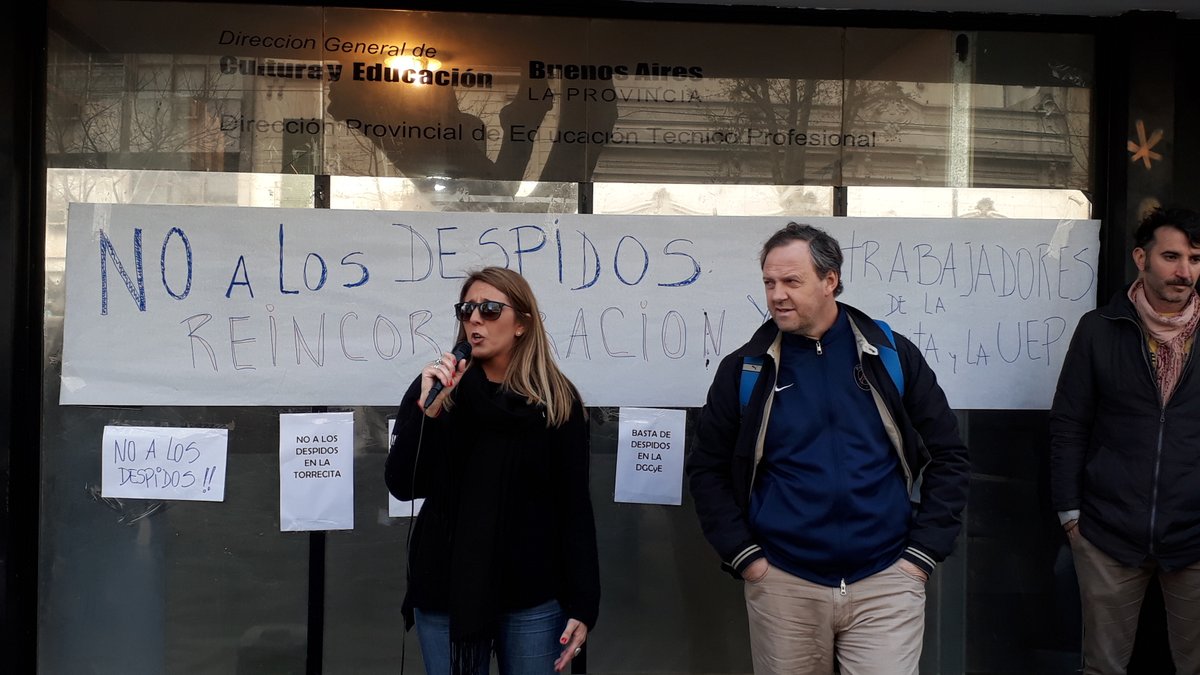 Siguen las protestas en el Ministerio de Educación de Vidal contra 15 despidos