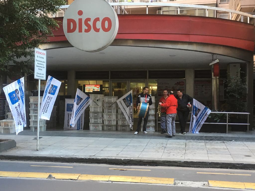 Siguen los despidos en supermercados, ahora en Disco