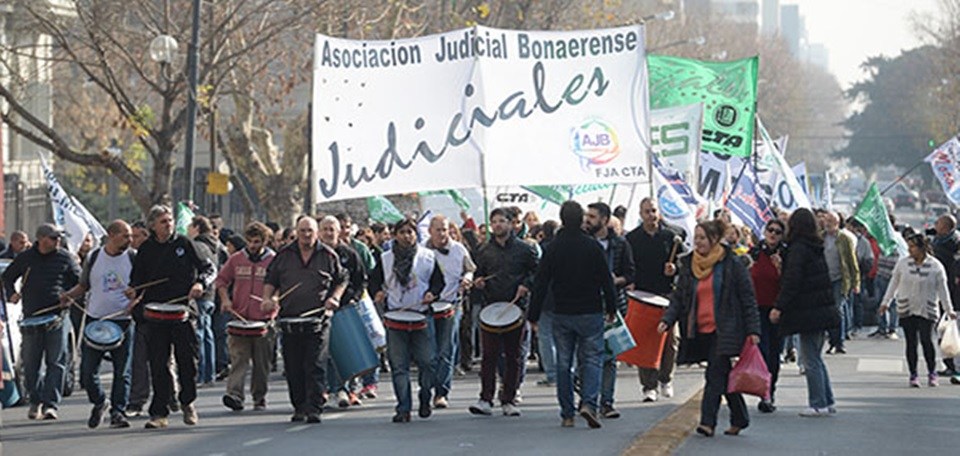 Tras los descuentos, los judiciales evalúan suspender los paros