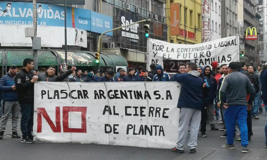 Deseperante situación de los despedidos de Plascar