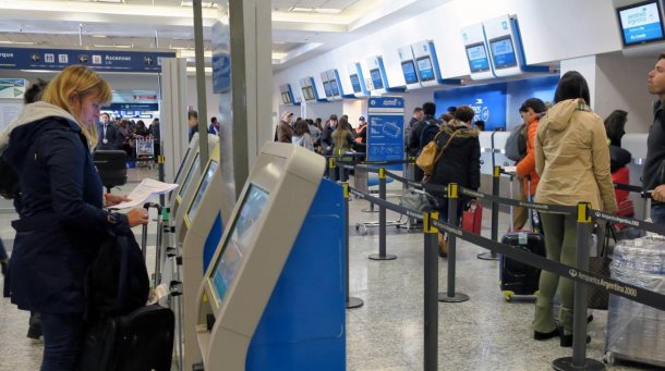 Gobierno insiste en poner el techo salarial 2018 a los aeronáuticos y podría haber problemas con los vuelos