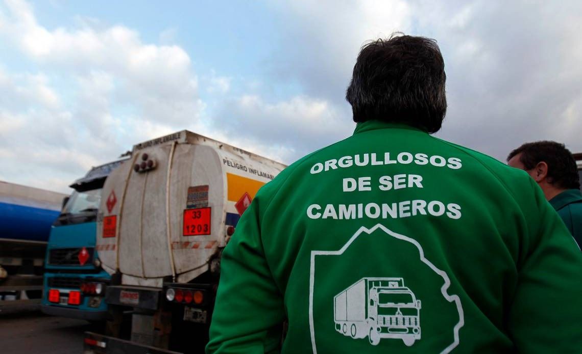 Máxima tensión por una huelga de camioneros en una firma láctea