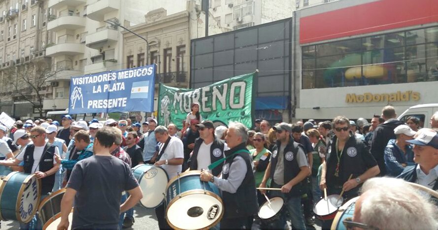 ¿Caso testigo? Laboratorios exigen flexibilizar las condiciones laborales para negociar paritarias