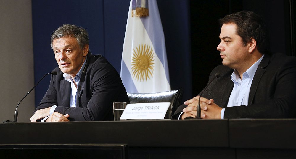 El gobierno paga una consultora privada por una tarea que podría hacer el ministerio de Triaca