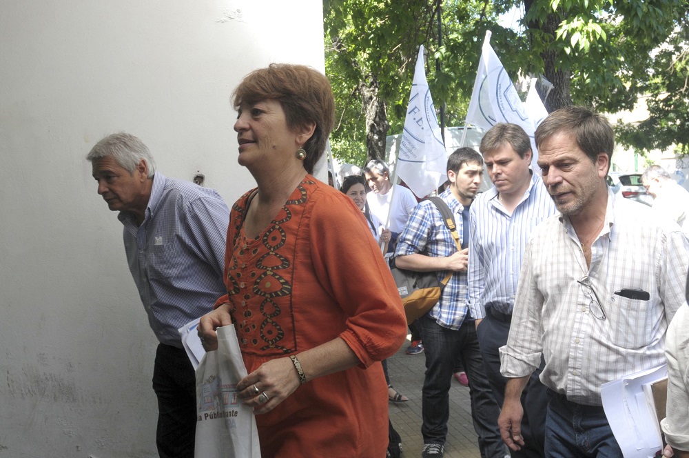 Los docentes hicieron foco en una suba del básico en el primer round paritario con Vidal