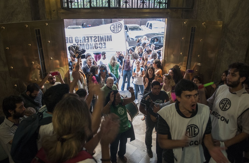 «Frente a los despidos, vamos a paralizar el Estado y a convertir a los ministerios en una trinchera»