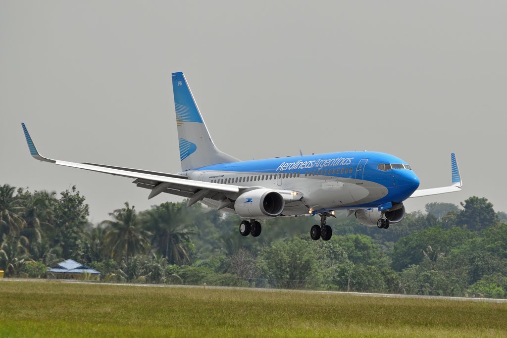 Como en los 90: pilotos denuncian un plan de vaciamiento de Aerolíneas Argentinas