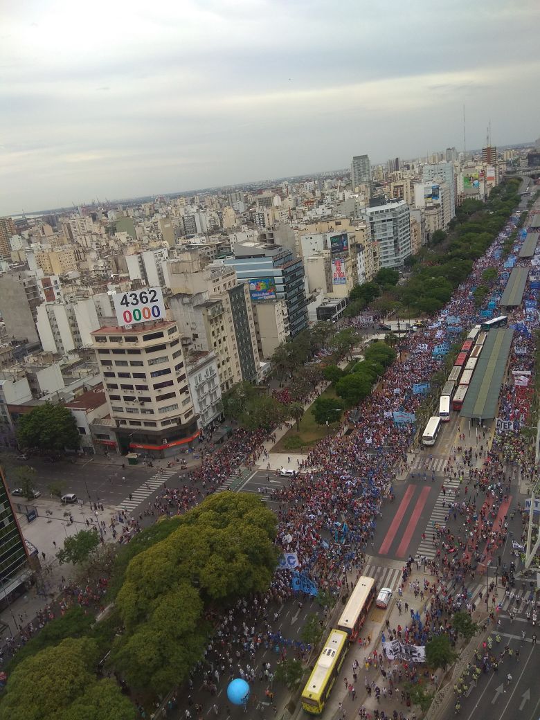 Multitudinaria protesta de los movimientos sociales contra las reformas