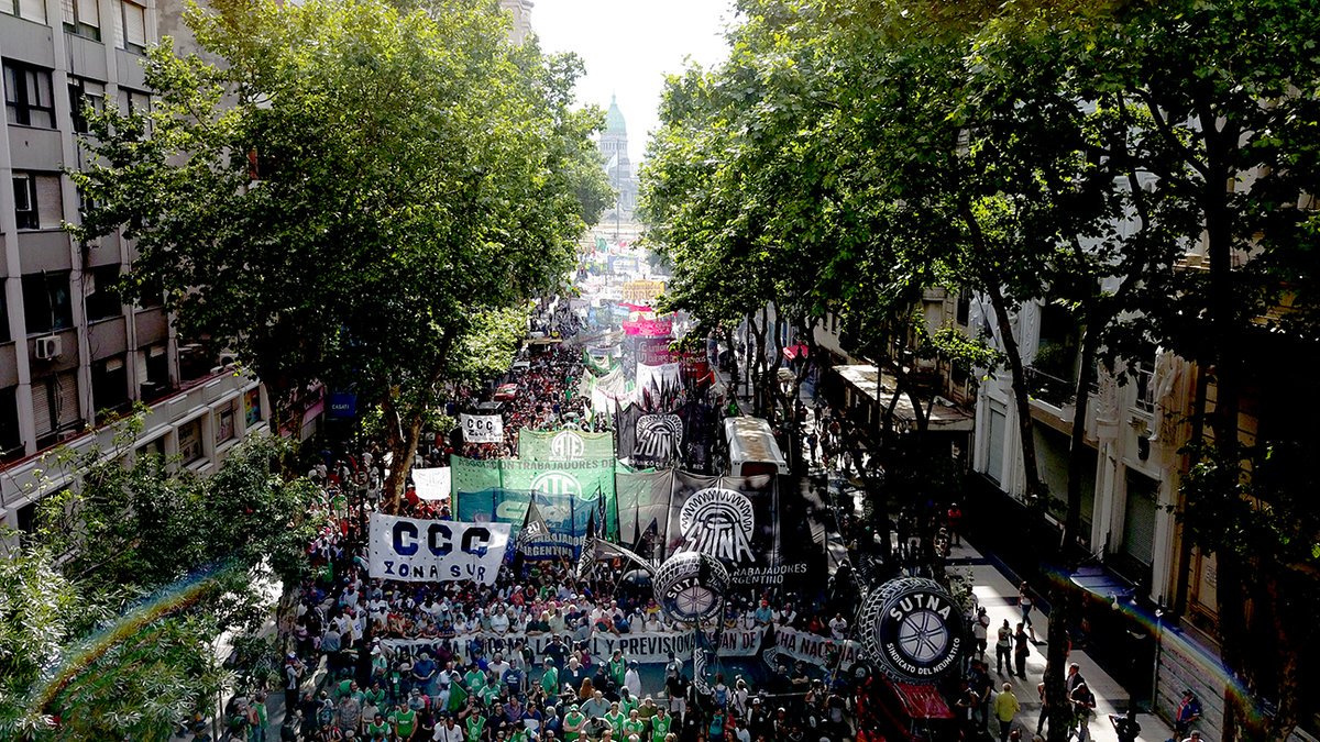 Otra plaza colmada y amenazas de cortes de rutas y con «rodear el Congreso» para que fracase la reforma laboral