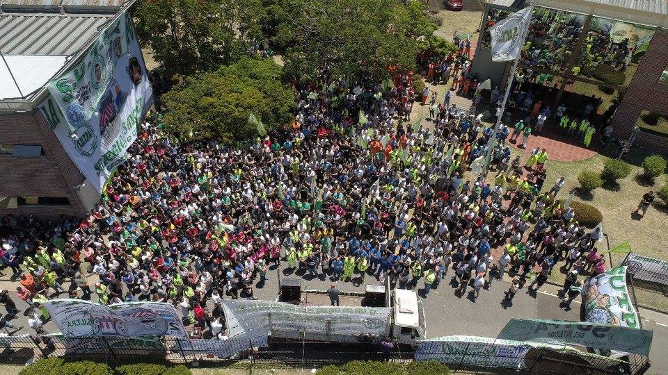 Asambleas y barreras levantadas, para sostener los empleos en las cabinas de peajes