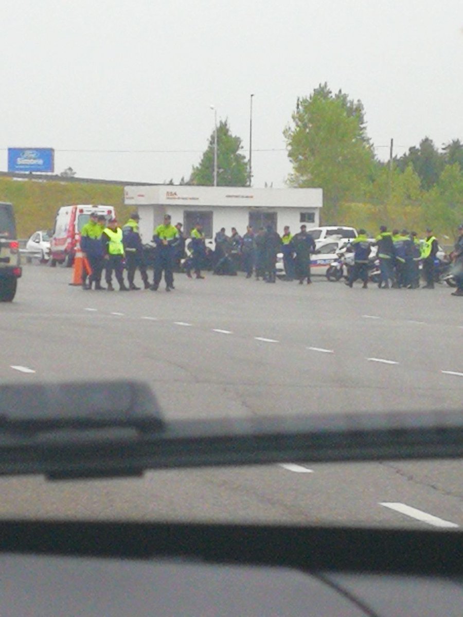 Otra vez pararon y requisaron micros que iban a una protesta