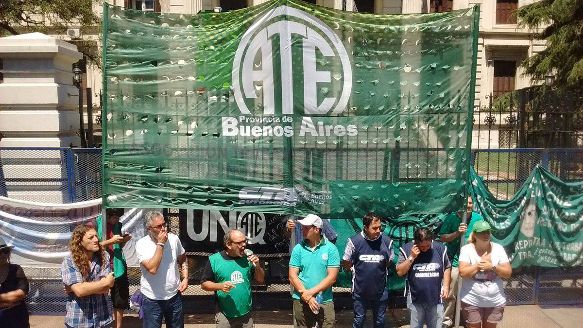 Estatales se movilizaron a La Plata en protesta contra despidos