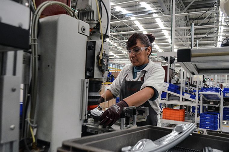 Brecha de género: las mujeres ganan un 17% menos en empresas