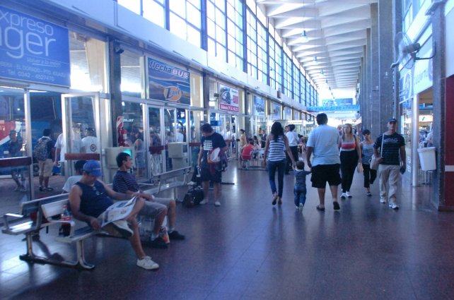 Más despidos en el sector privado: 23 empleados de la terminal de ómnibus de Santa Fe