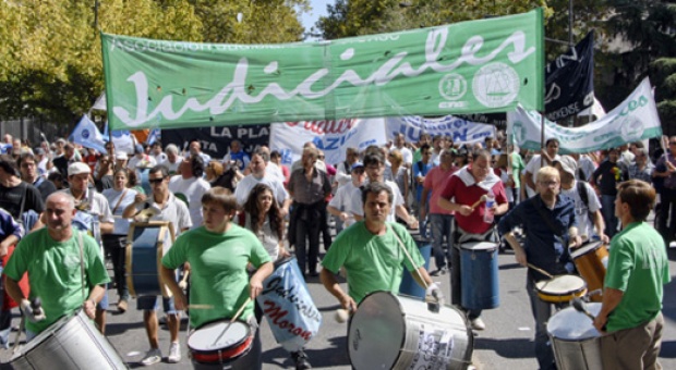 Judiciales bonaerenses piden que se aplique la cláusula gatillo