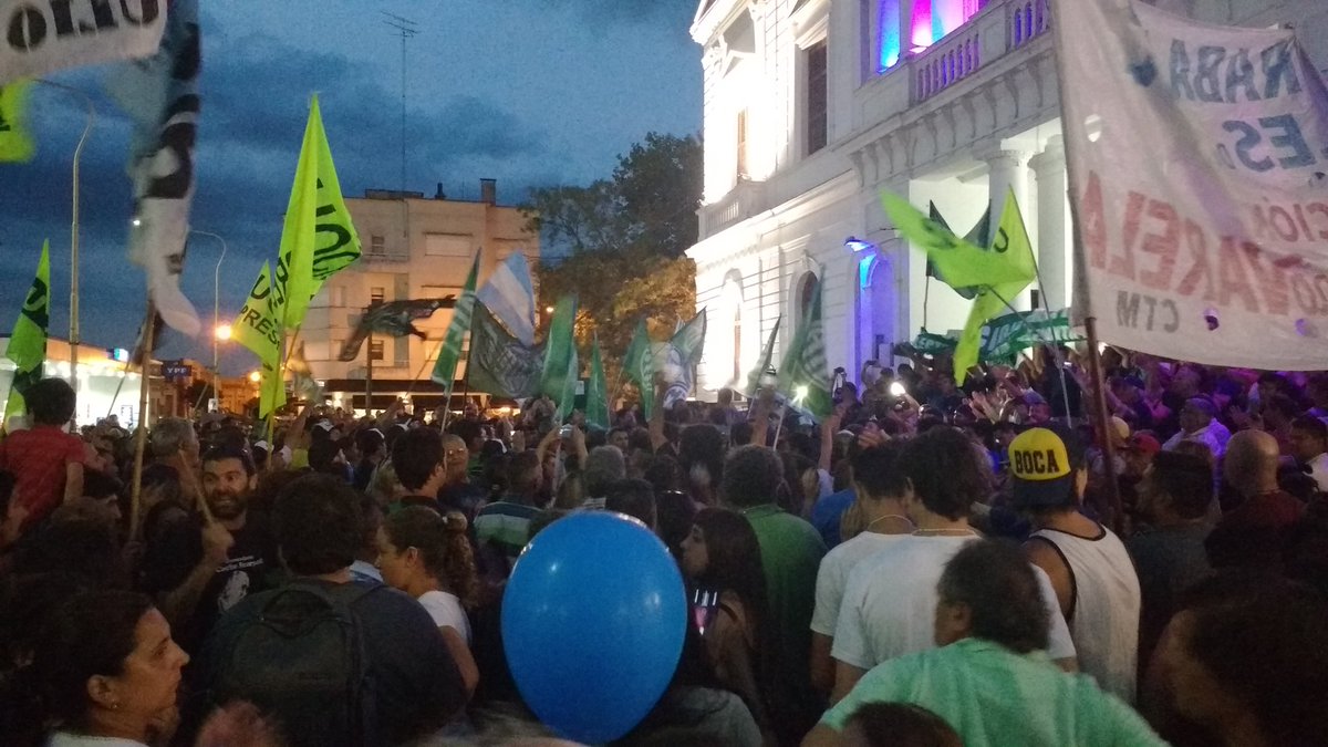 Pueblada en Azul contra el cierre de la planta de Fabricaciones Militares