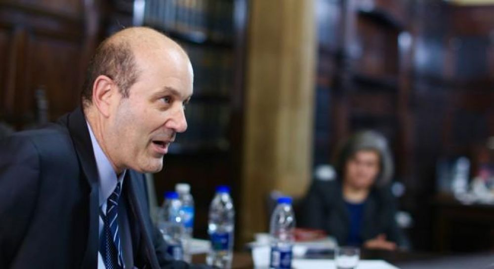 Sturzenegger insistió con paritarias del 15% «sin cláusula gatillo»