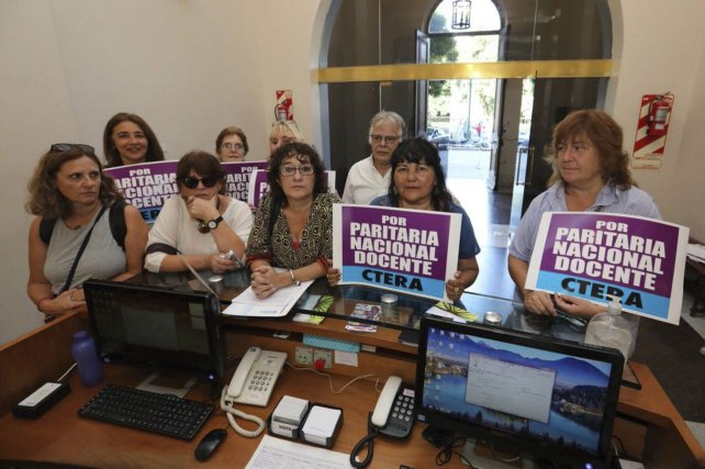 Ctera pide que la convoquen a discutir salarios y advierte que podría definir medidas de fuerza