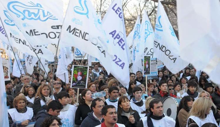 ¿Caso testigo? Mendoza explora dar un aumento por decreto para saltar la paritaria docente