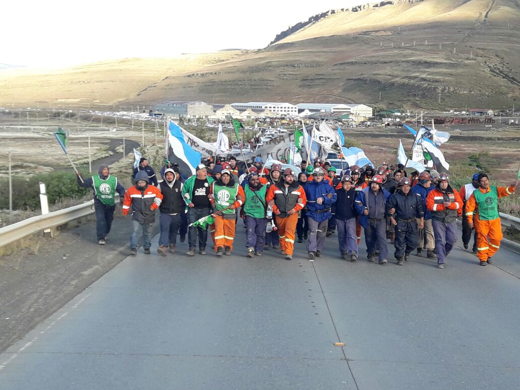 También los trabajadores radicales piden que se retrotraigan los despidos en Río Turbio