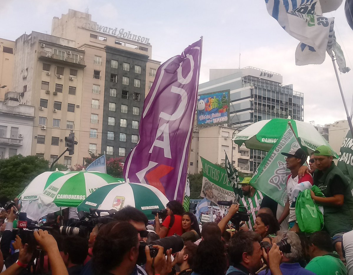 La amenaza de cierre de OCA estuvo presente en la marcha