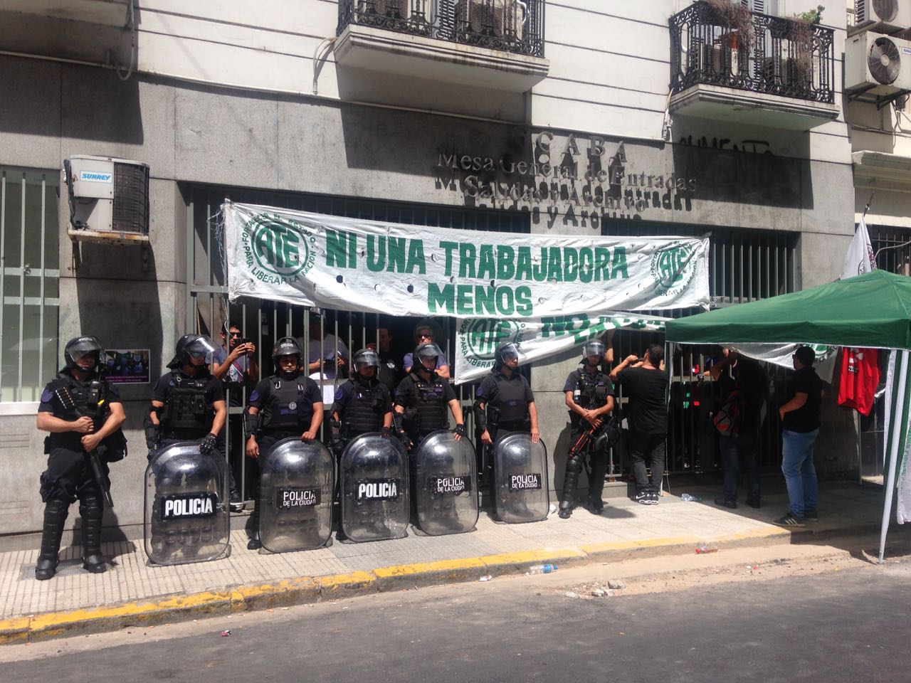 Larreta manda la policía a encerrar una protesta