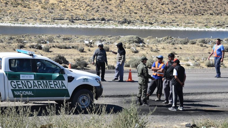 Petroleros desocupados bloquearon el ingreso a yacimiento santacruceños