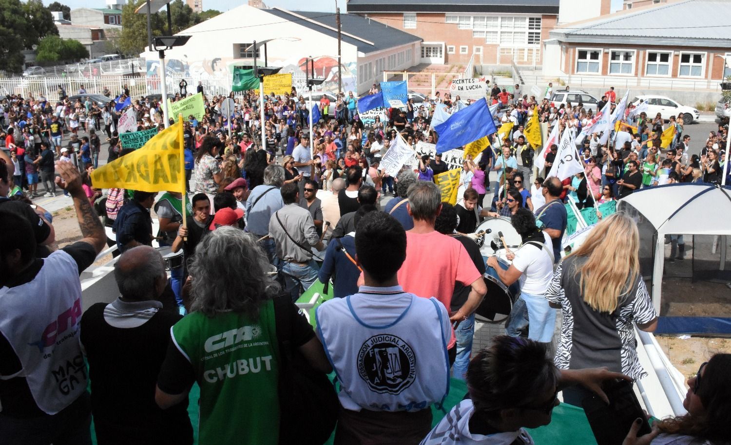 Chubut en crisis: pagará salarios de forma escalonada