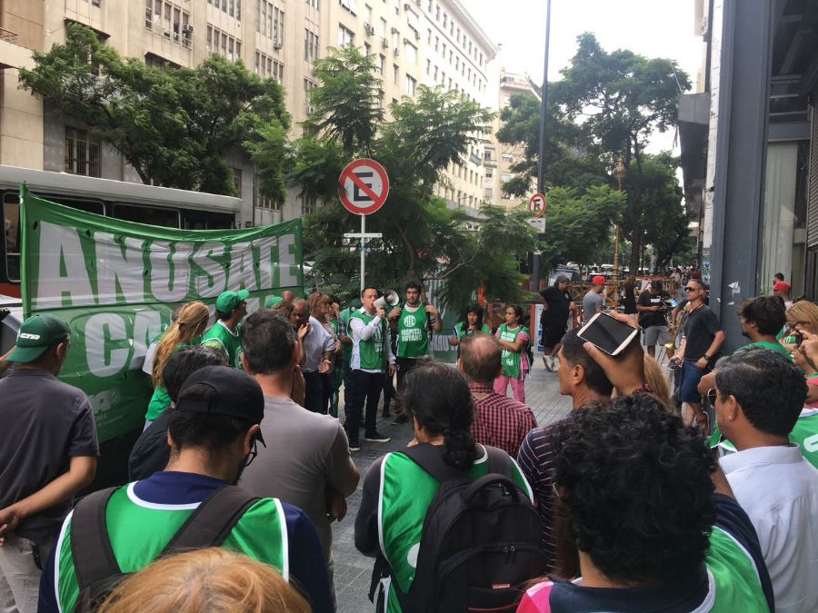 Estatales movilizan a La Plata para pedirle a Vidal paritarias sin techo