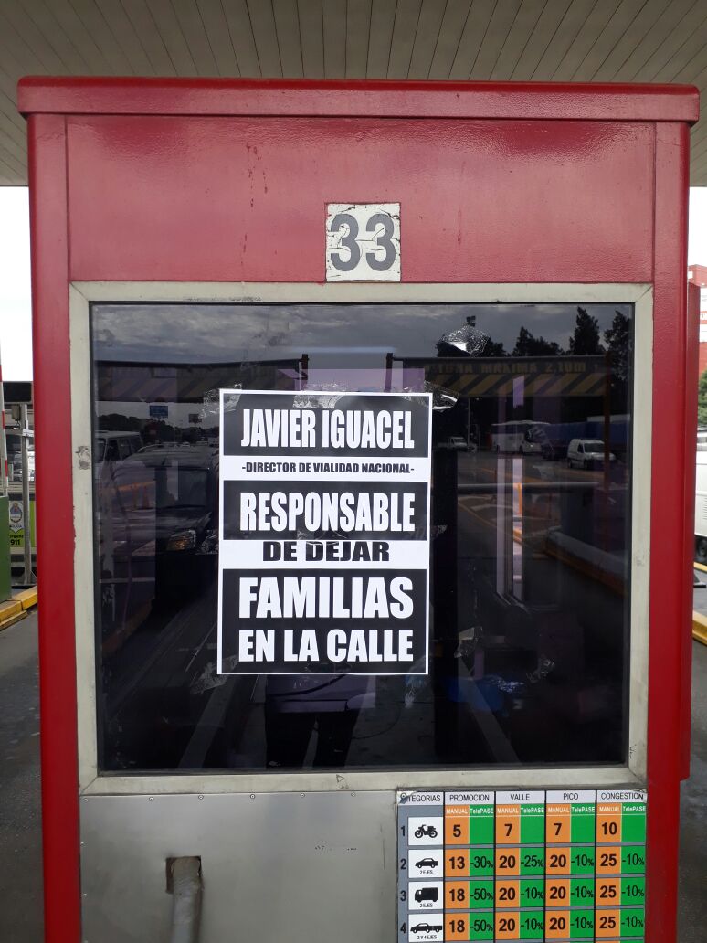 Se terminó la paciencia y los peajistas empapelaron las cabinas contra Iguacel