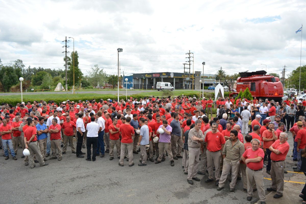 Empleados de la fábrica de cosechadoras Vassalli cortarán rutas ante la falta de pago de sus salarios