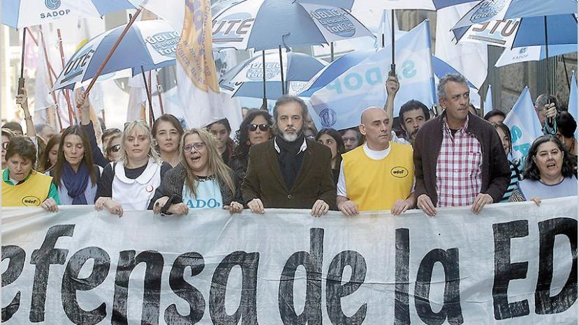 Mientras crece el temor de un decretazo, Larreta convocó a los docentes para el jueves